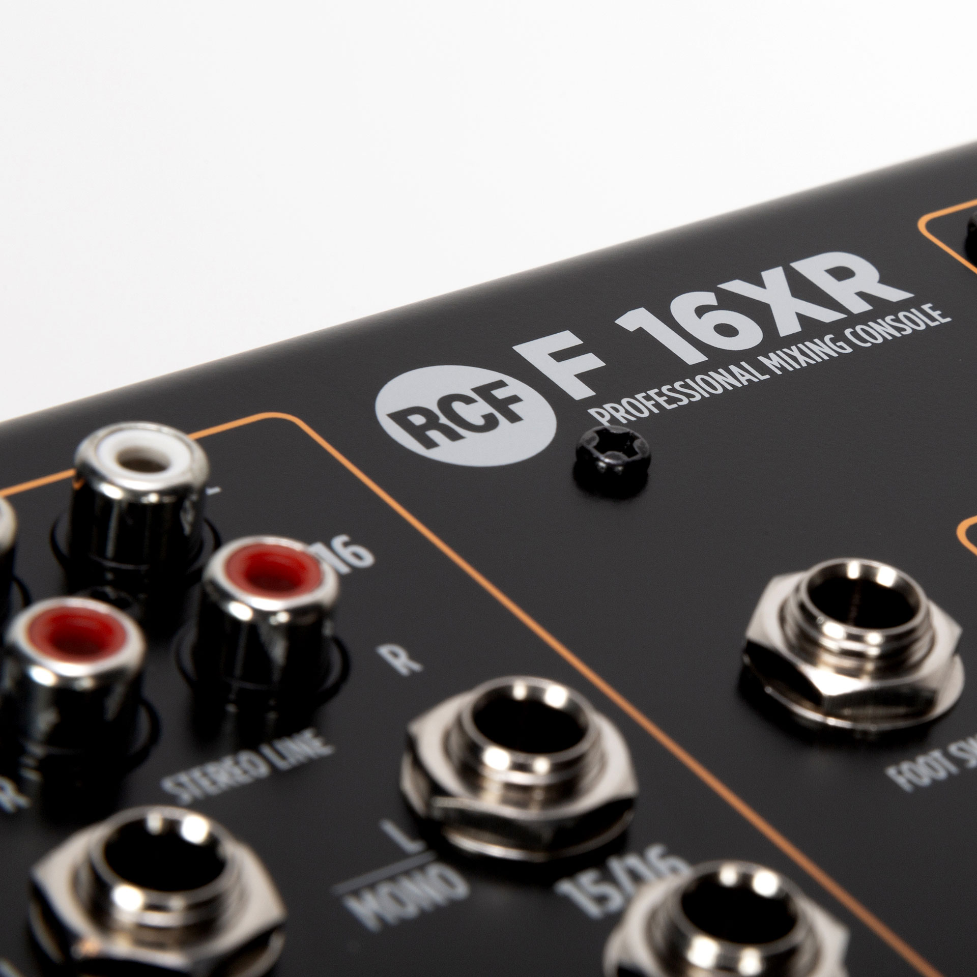 F 16XR 16-CHANNEL MIXING CONSOLE WITH MULTI-FX & RECORDING